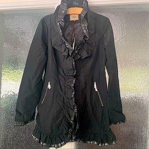 Women’s Water Resistant Full Lined Jacket. Contrast Plaid Ruffled Collar, Black